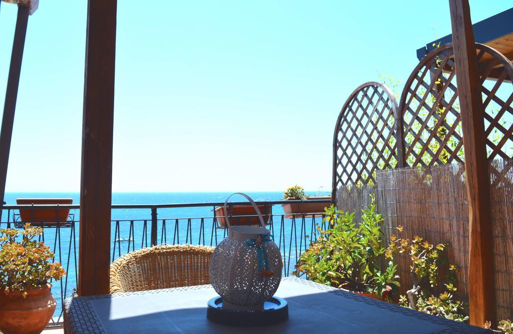 Teocle Beach Rooms Джардини-Наксос Экстерьер фото